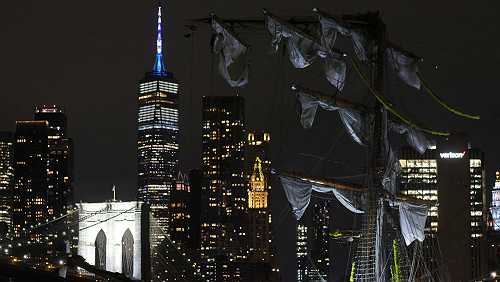 Mexican tall ship strikes Brooklyn Bridge, snapping masts and killing 2 crew members